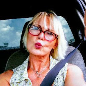 Meet your Posher, Liz